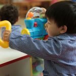 Foto de niño jugando en Jardin Infantil